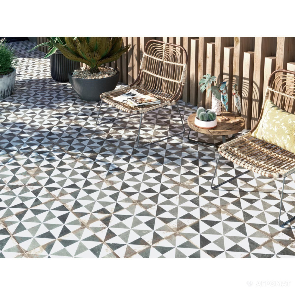 REALONDA ANTIQUE TRIANGLE