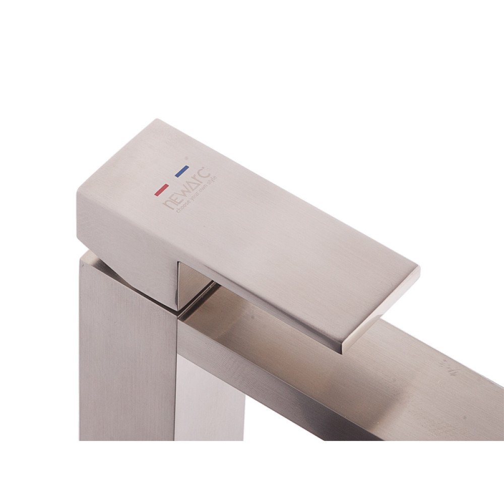 Смеситель для умывальника NEWARC Cubic 871521N